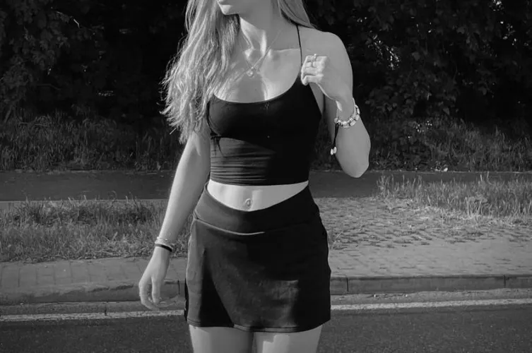 F18 do you think I look good in a crop top?