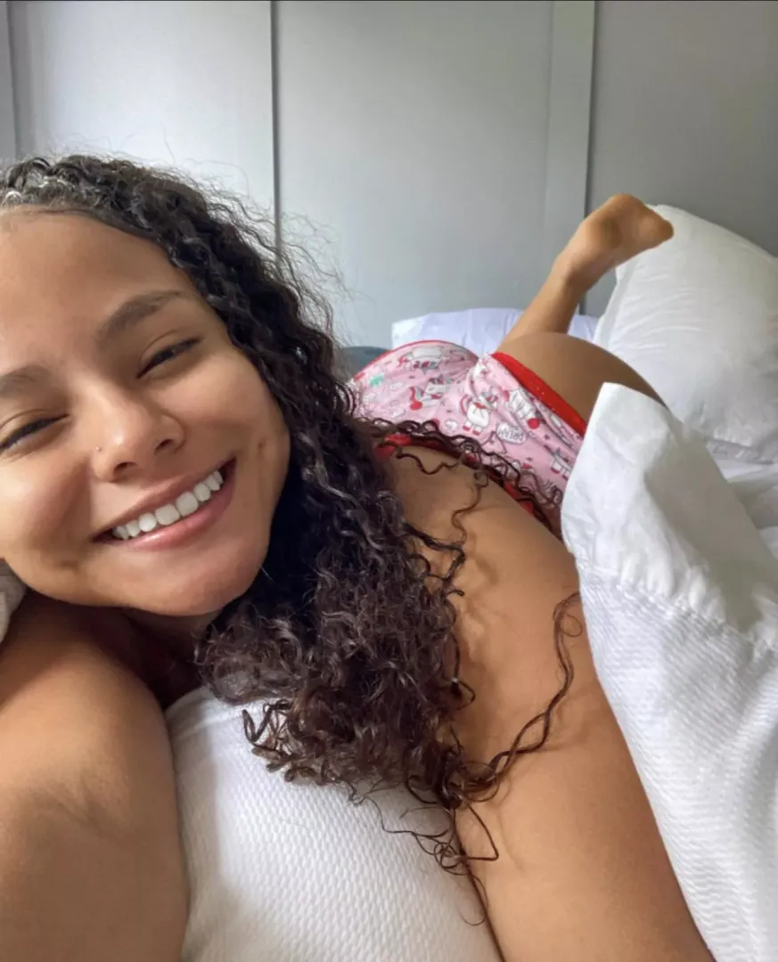 [f18] Hope you like smiley Latinas 😁🐿️