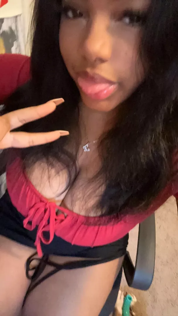 F18 looking for sugar daddy [online]