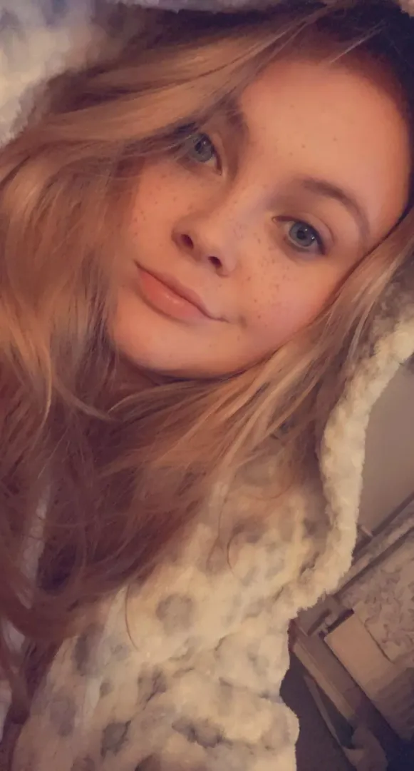 F18+ Trying to stay warm on a cold winters night