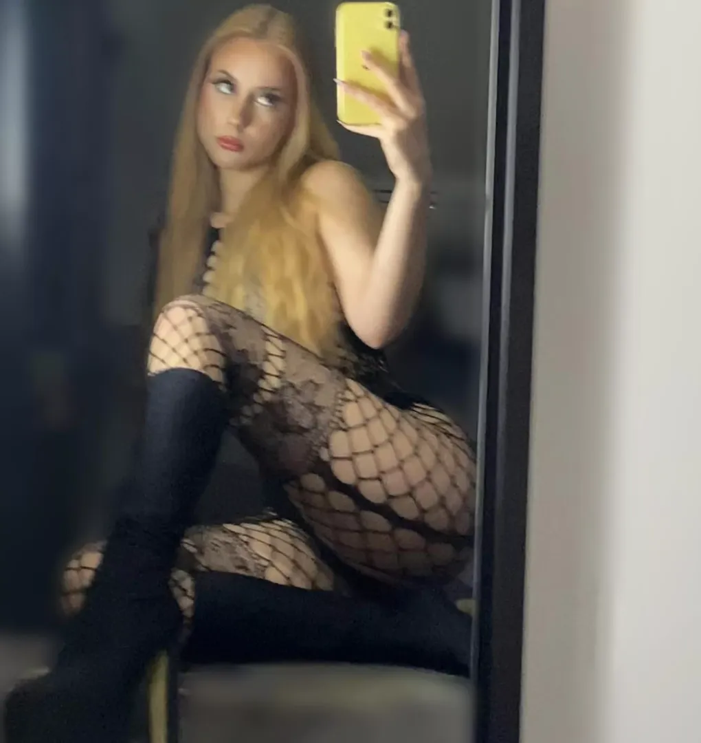 F20 [domme] In a room of utter silence my footsteps echo loudly and leave an imprint in your memory long after they have faded away.
