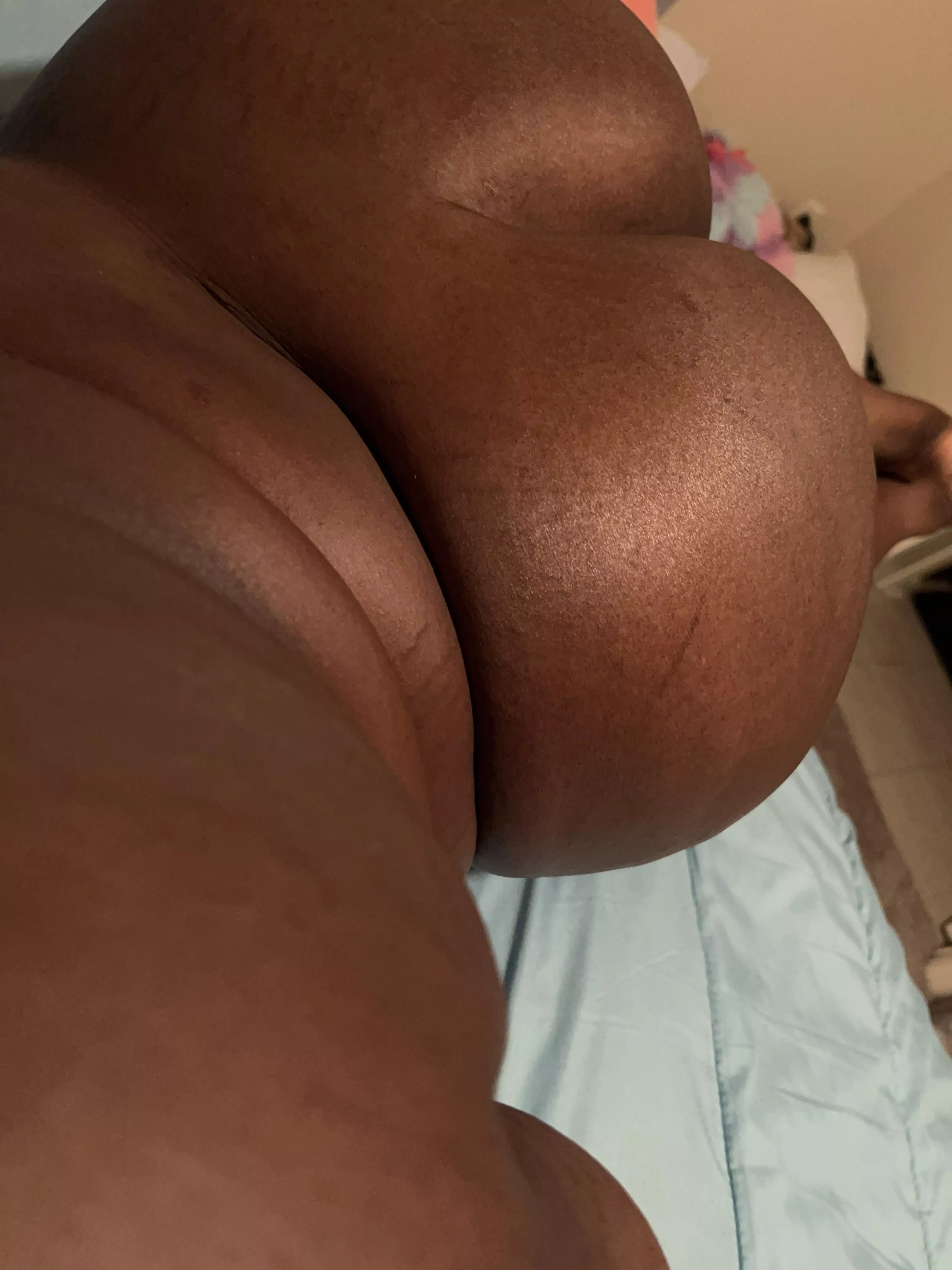 F22- 210- 5’1: Feeling more confidence since my last post so I decided to post a picture from the back