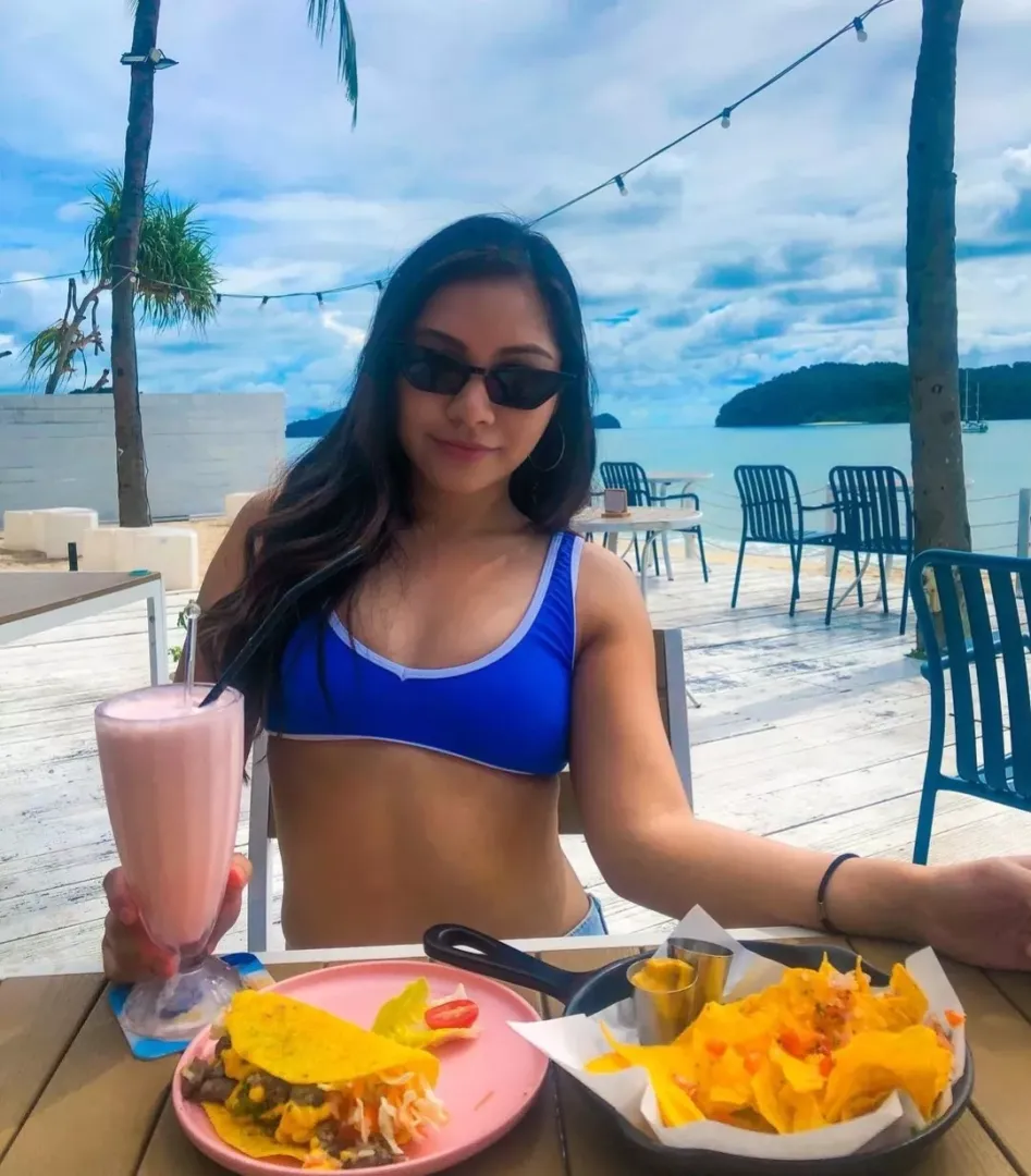 f23 - me or tacos?