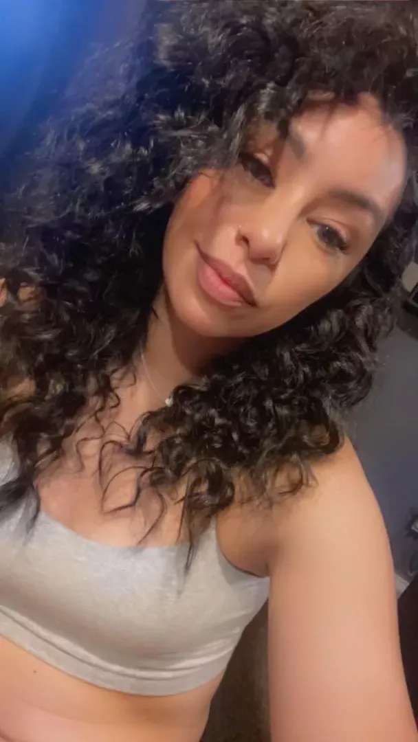 F32 Hope my curls make you cum I mean HAPPY😛🫶🏼