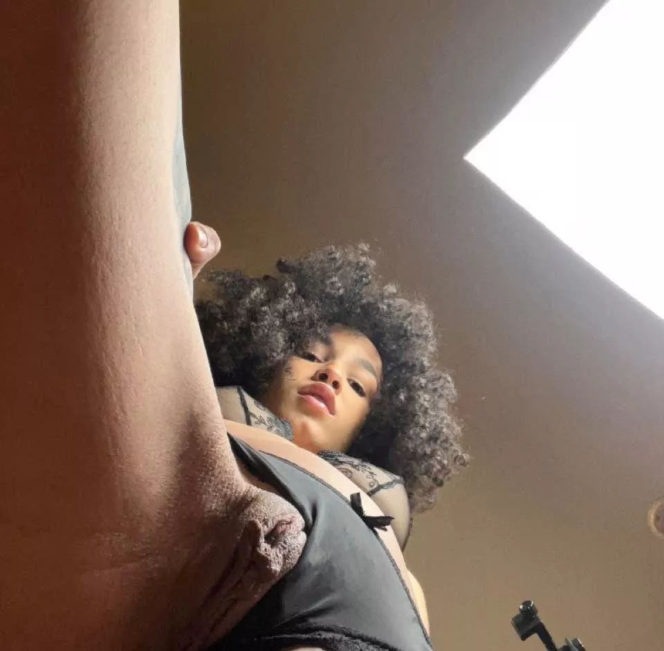 face, tits and pussy all in one pic 🥰