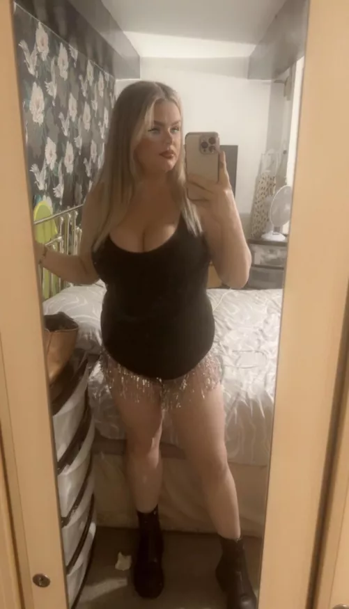 feed fuck fart is my motto but i also love jizz in my mouth 