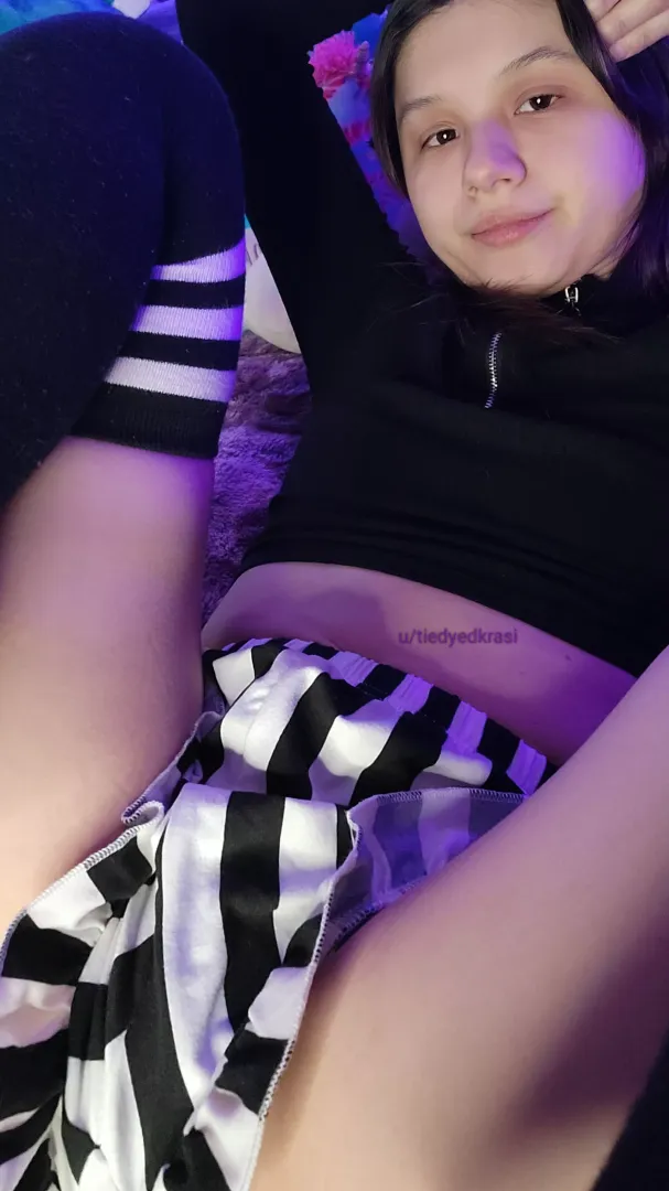 feeling adorable in this position - I wonder why teehee