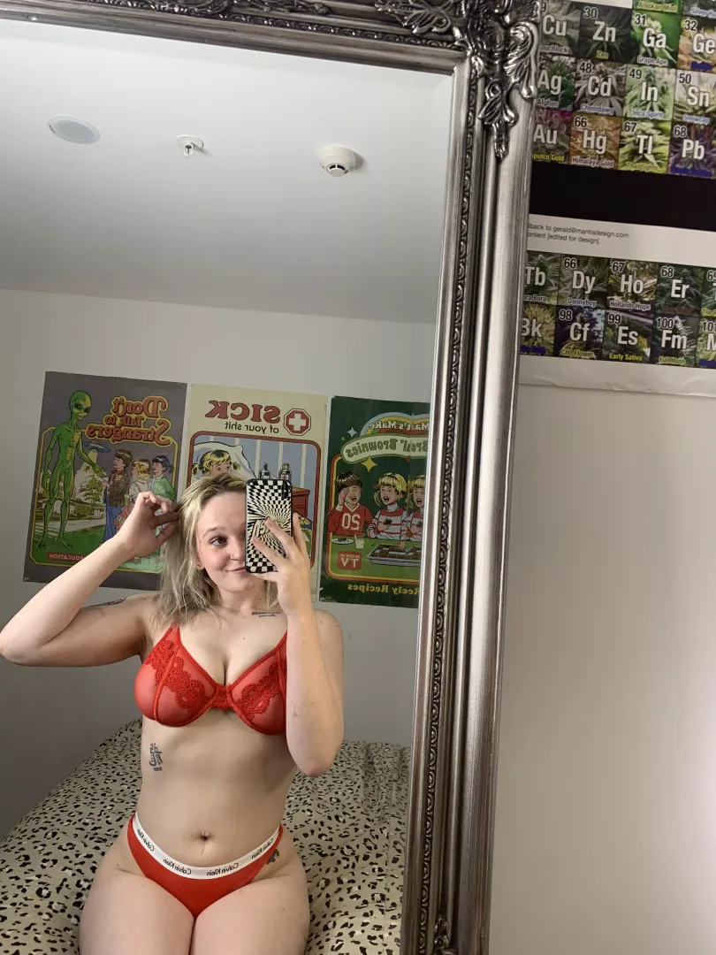 feeling bored and horny😈 come play with me over on OF❤️‍🔥 link below