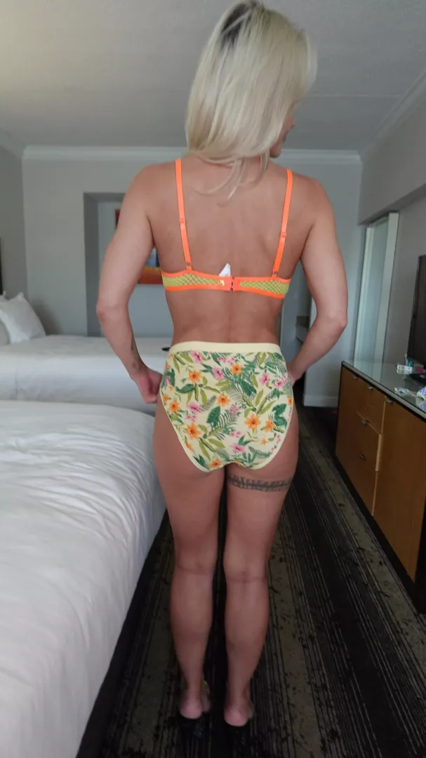 Feeling cheeky in my cute undies 😏