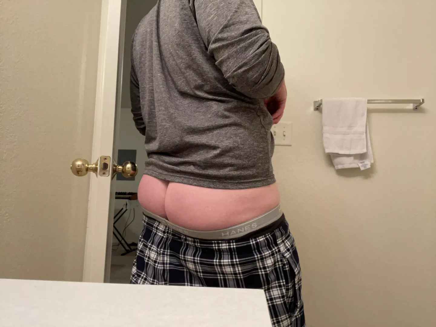 Feeling comfortable showing off a little bit for the first time, lemme know how I’m doing ;)