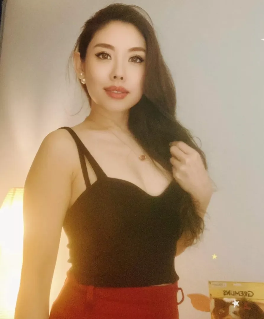 Feeling cute (F30)