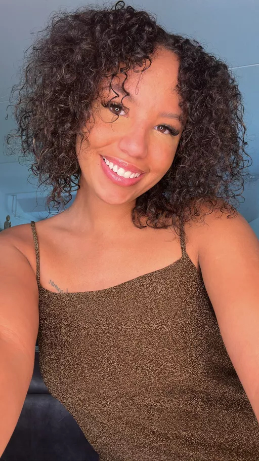 Feeling cute in this dress, just a little peek at my island vibes