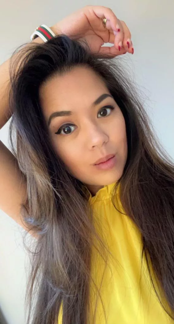 Feeling cute in yellow💋