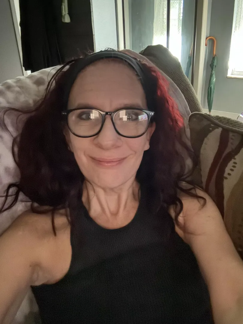 Feeling cute today 🖤🤓