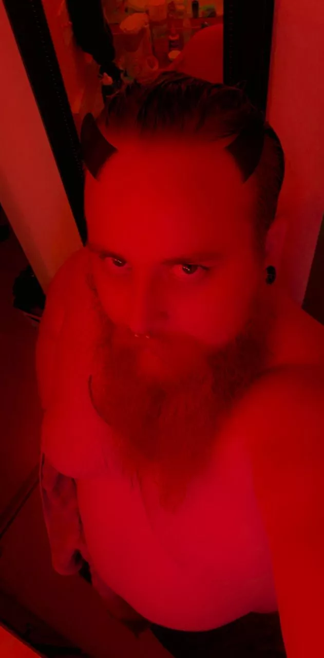 Feeling devilish, why don't you give me a hand 😈😘