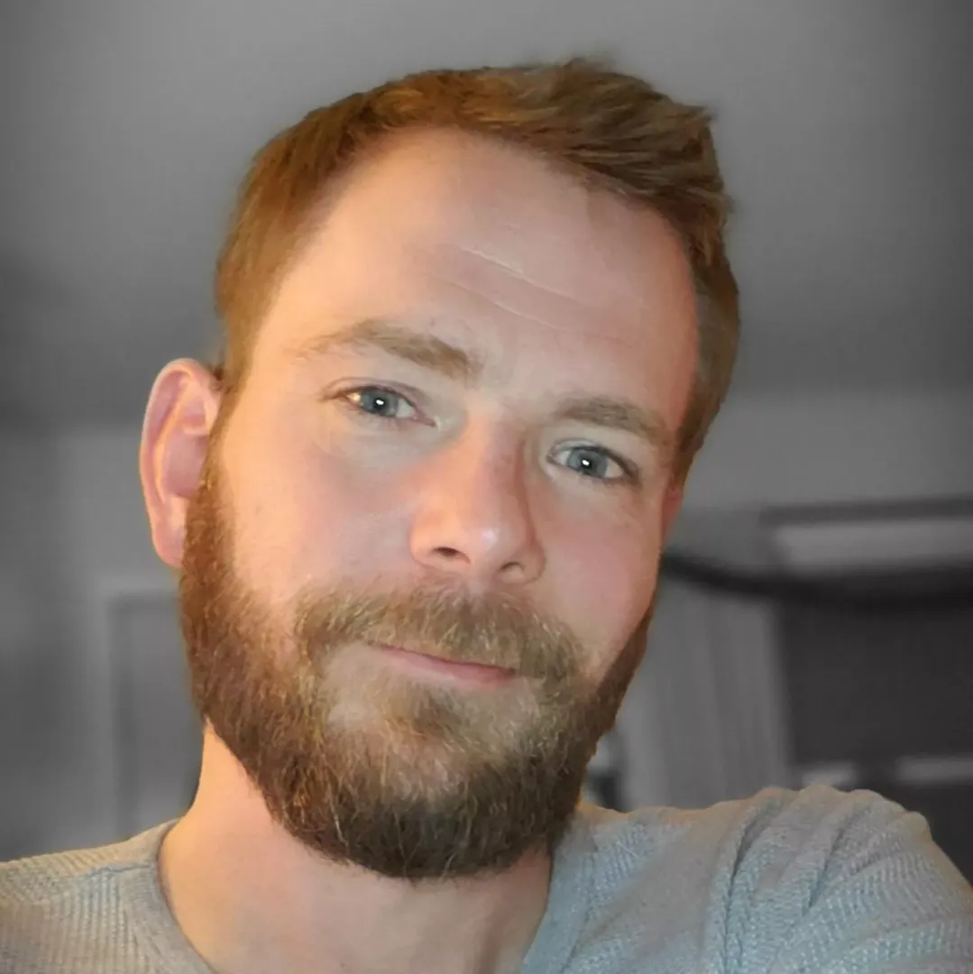 Feeling good about myself today and thought I'd share. I'm not the most photogenic person and i likes how this picture looked. 🥰
