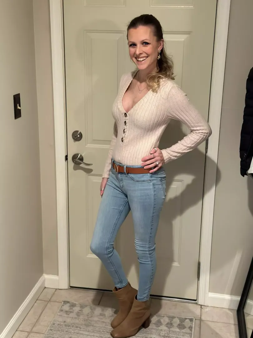 Feeling like a Milf in My Mom Jeans
