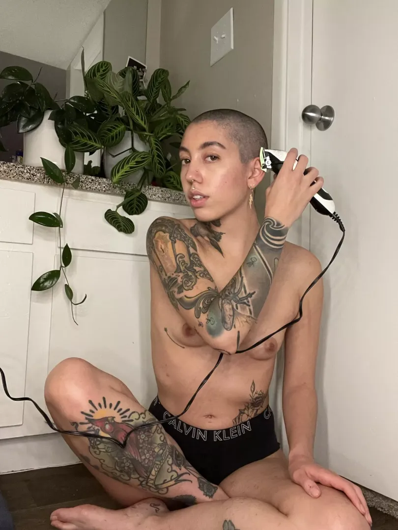 Feeling like myself with a fresh shave 🤍