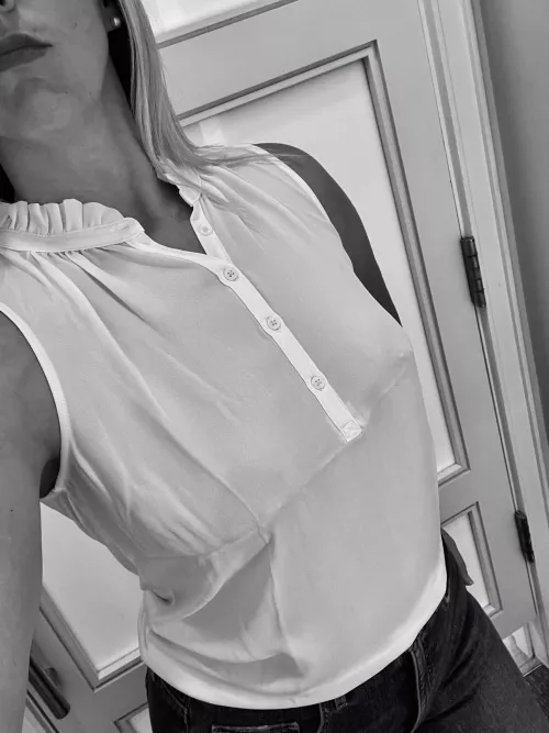 Feeling sexy AF in this. Ran my errands in this top all day and got so many 😍smiles….a bra would just have ruined it 🤷🏼‍♀️