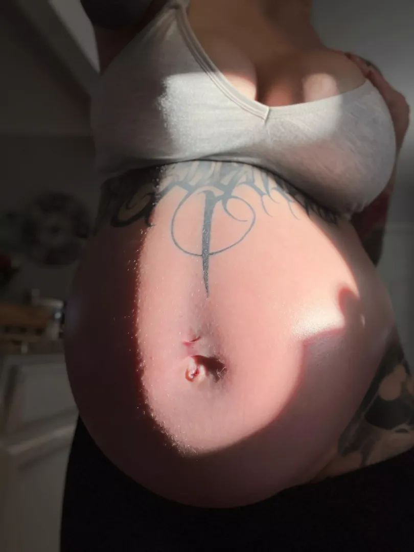 Feeling so sexy with this big round belly!