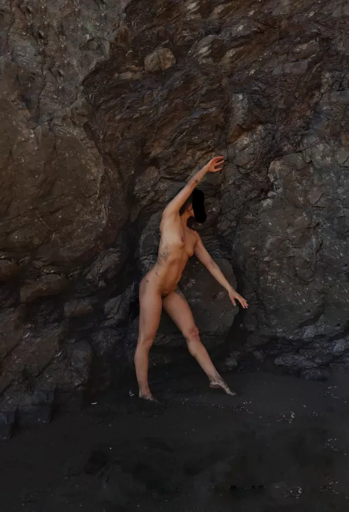 Feeling the vibrations of the sands that once came from boulders