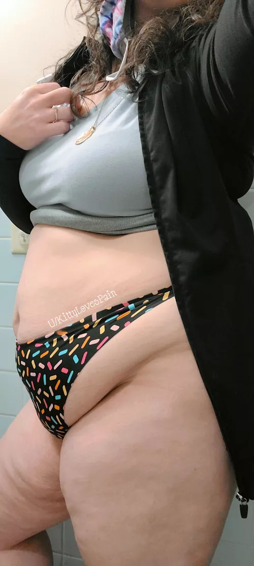 feeling too chubby to wear pants 🙈