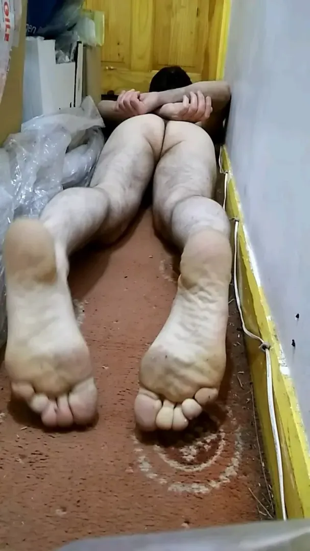 Feet-naked