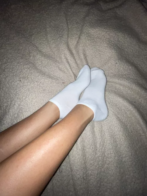 [female] I think any white sock looks good on me 😋🥰