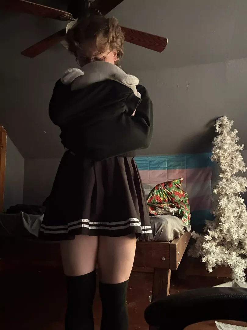 Femboy hugs and kisses 🏳️‍⚧️😘