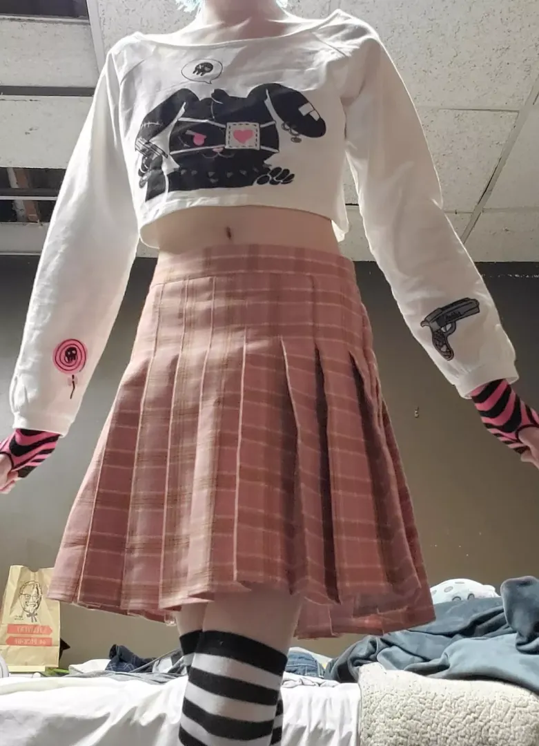 Femboy tummy 🤤