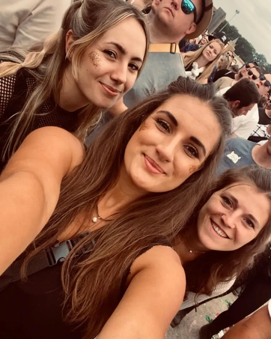 festival girls