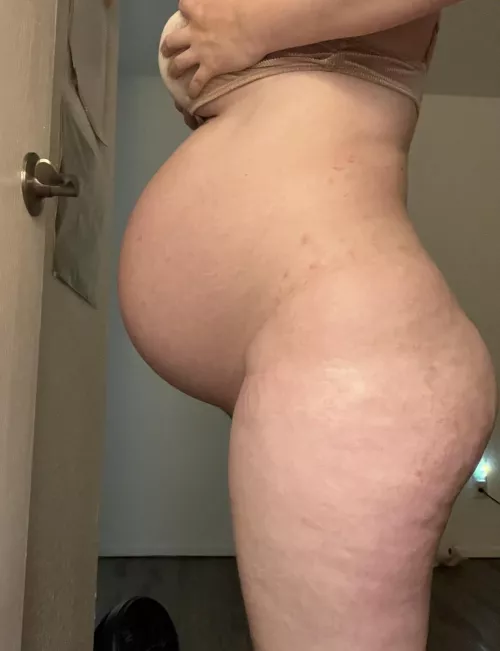 final week of pregnancy before my due date!! ;) how late do you think i’ll go?!