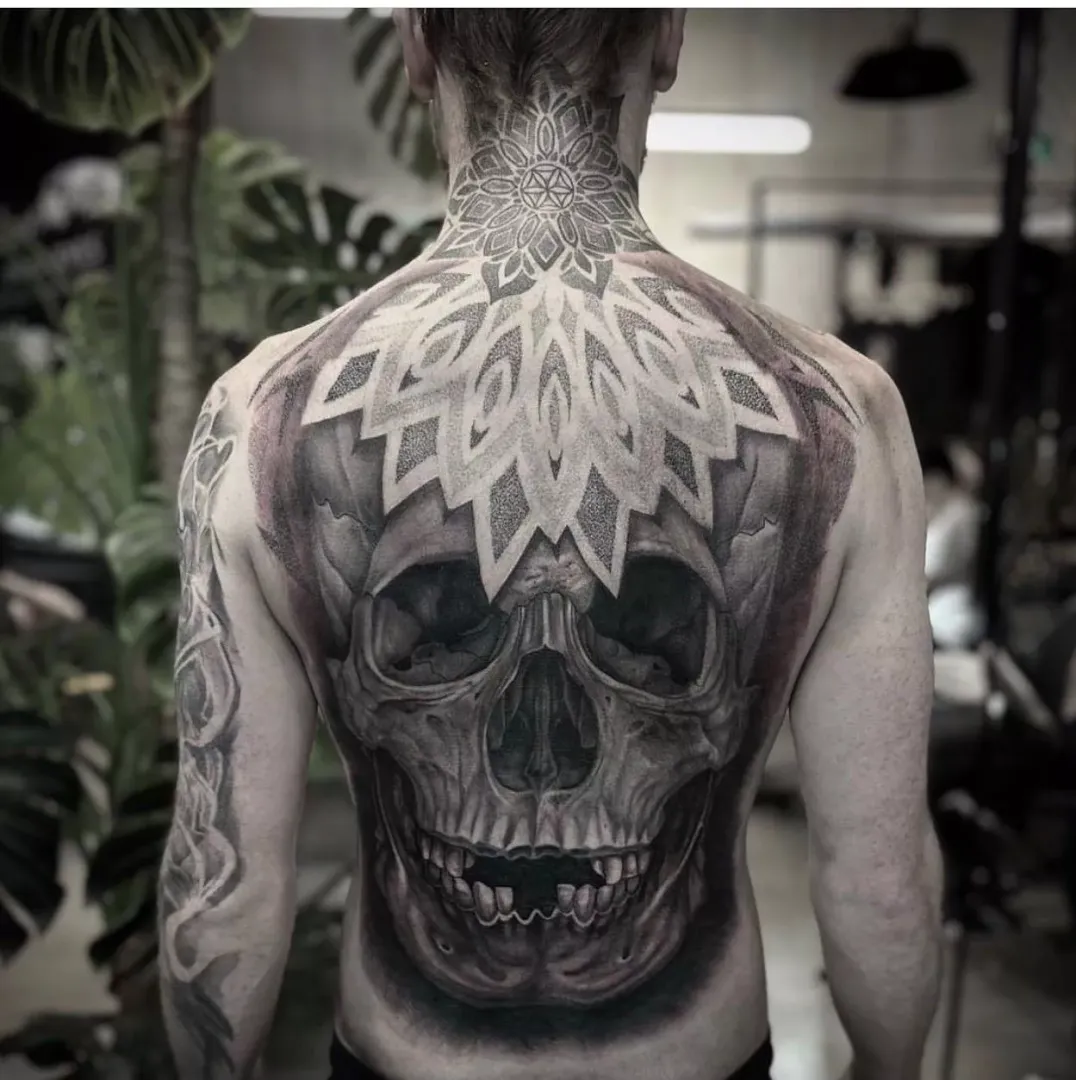 Finally finished my back tattoo 🖤
