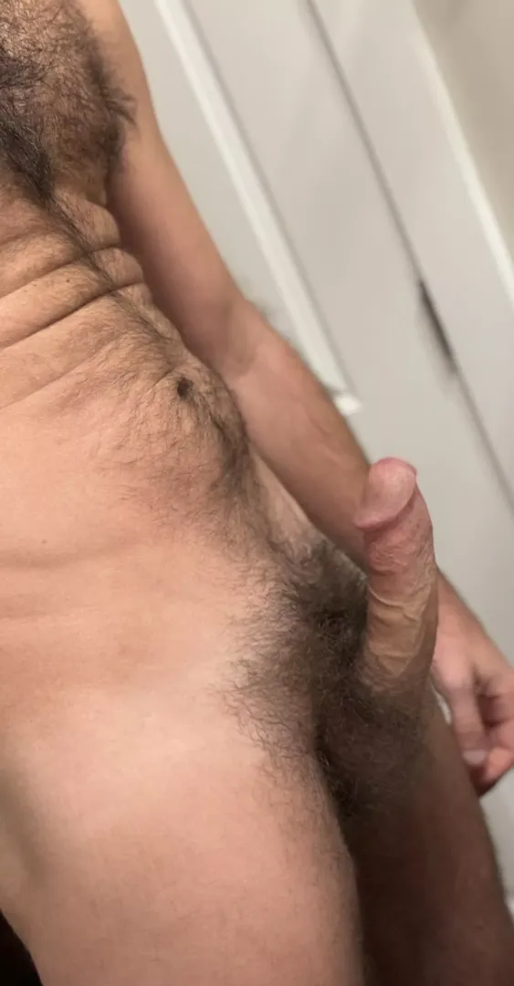 Finally hooked up with my gym crush. She stopped 2 seconds after going down on me saying I was too hairy 😩