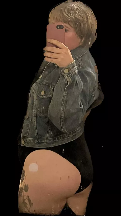 finally jean jacket weather 🦋