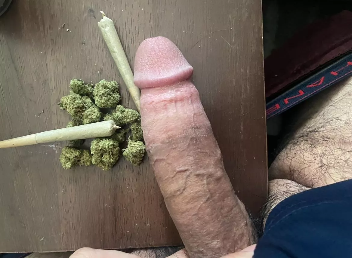 Finally off work happy Friday ti[M]e to sesh 💨😮‍💨🤘🏽😜🌿