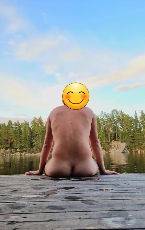 Finally some nude bathing again. Love it.