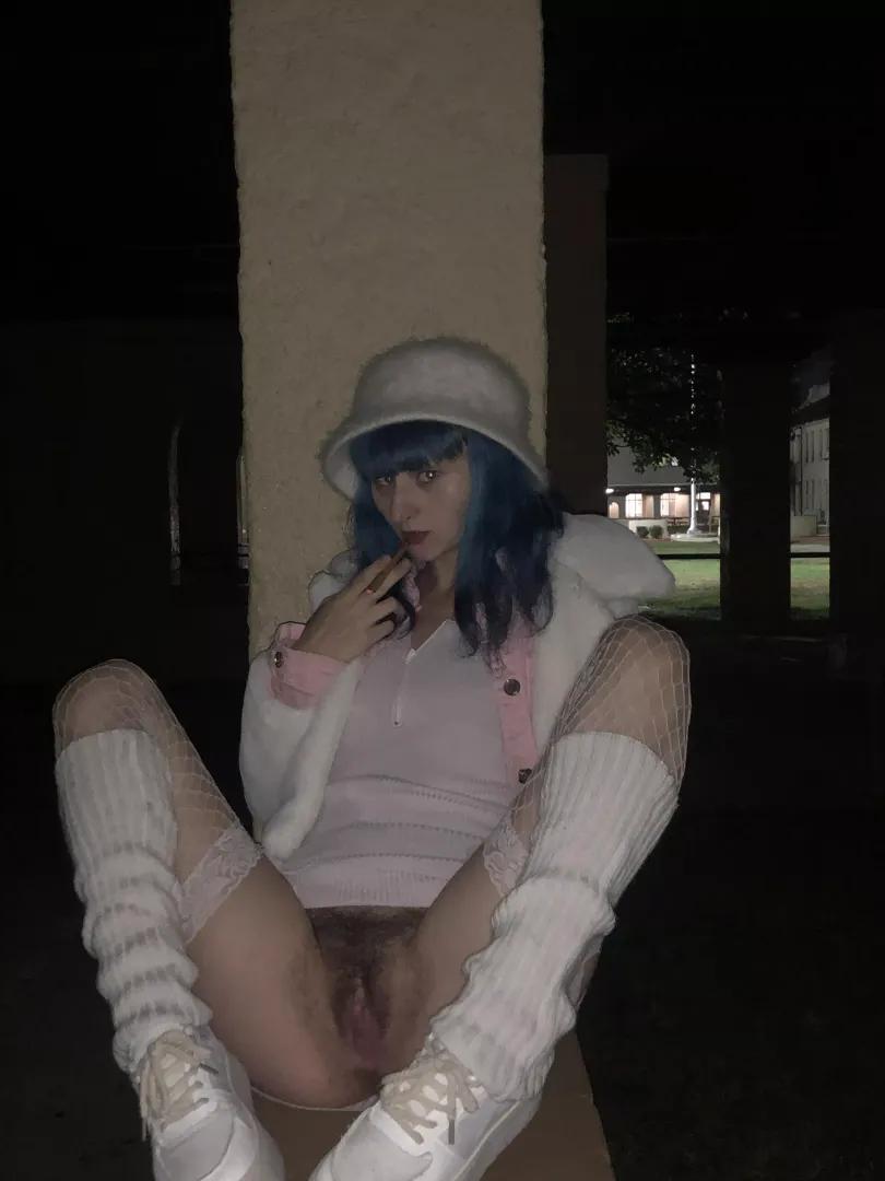 Find you a girl who doesn’t wear panties and has a bush…