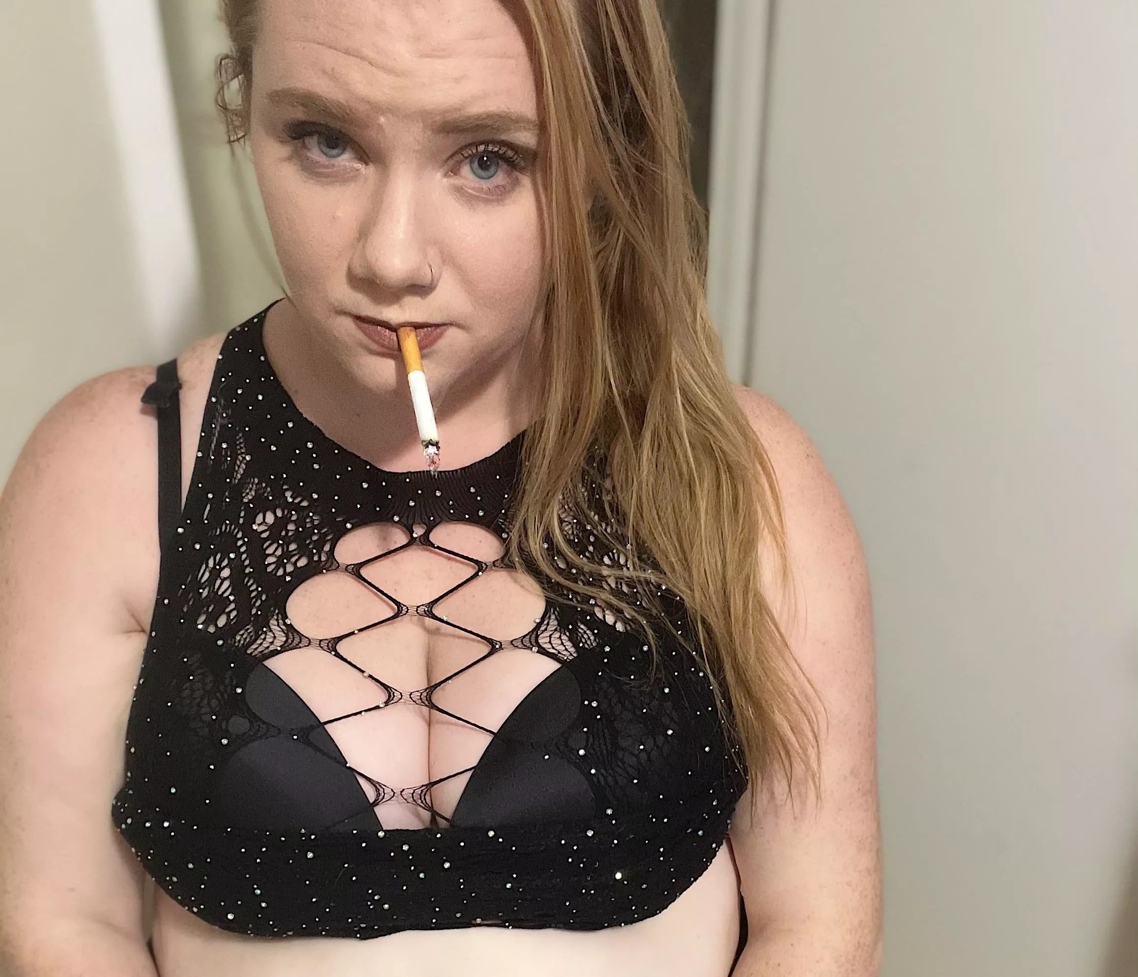 Finish undressing me, as I finish my smoke 👅
