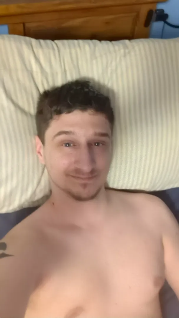 Finished at the gym, played some games, and now relaxing in bed. Could really use a cuddle buddy