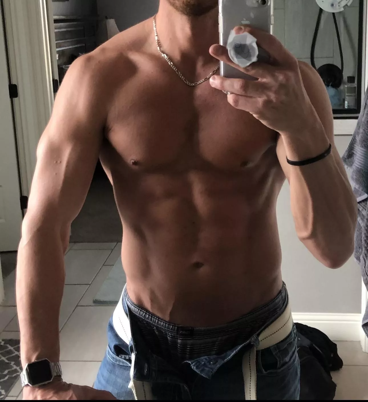 First ever Reddit post. Any Females think I should keep posting. A little shy but love to chat 😬