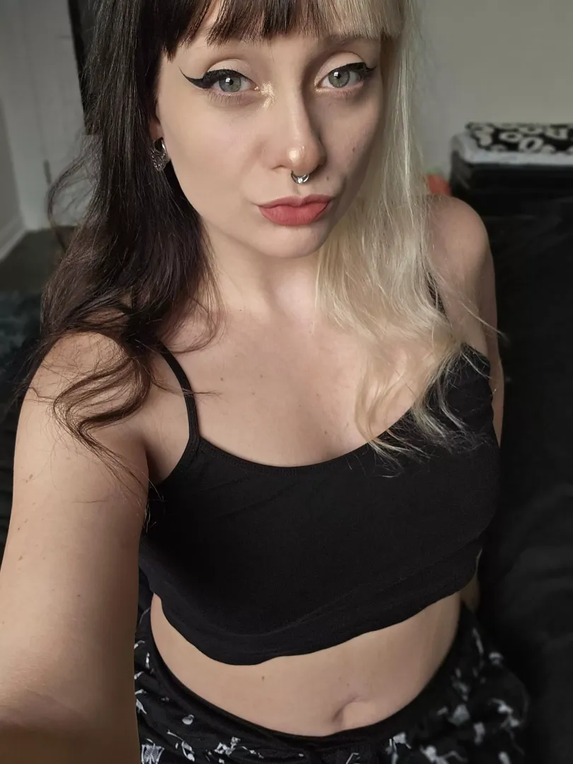 First post here.. do you think bangs suit me?