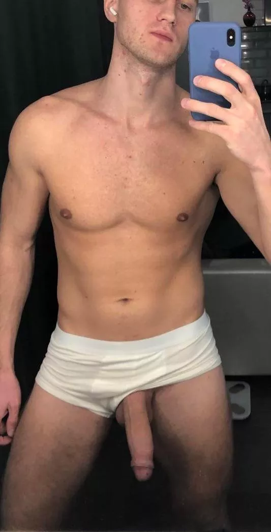 First post went so well so thought I should take the birthday suit off 😏