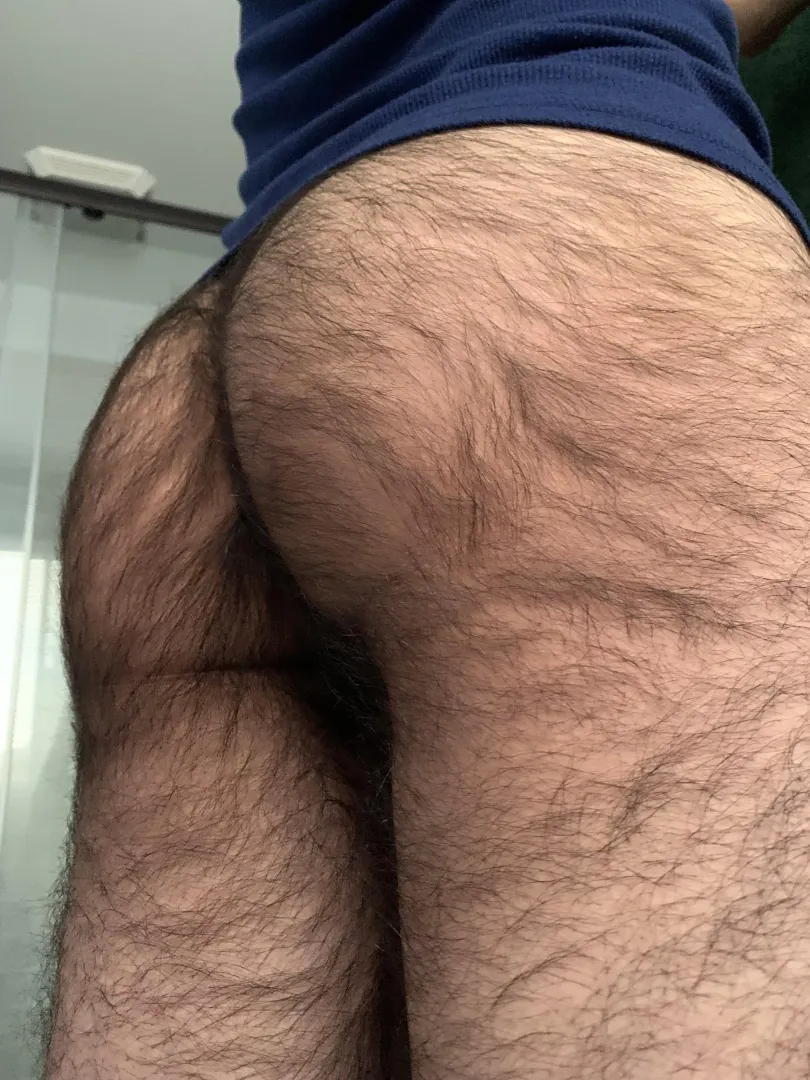 First thoughts when you see my hairy ass like this in the morning? 