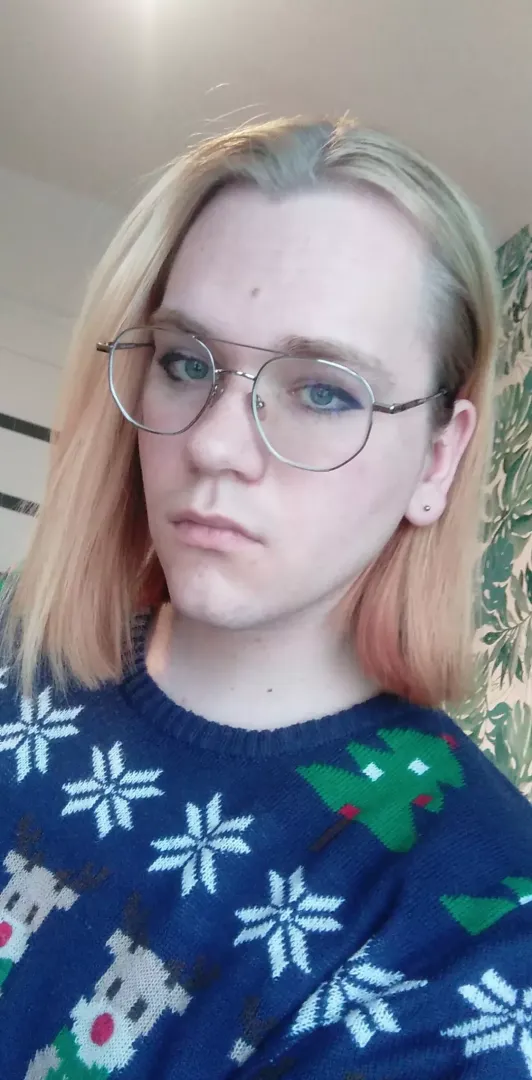 first time doing my make up, decided to give it a try after cutting my hair yesterday 😅