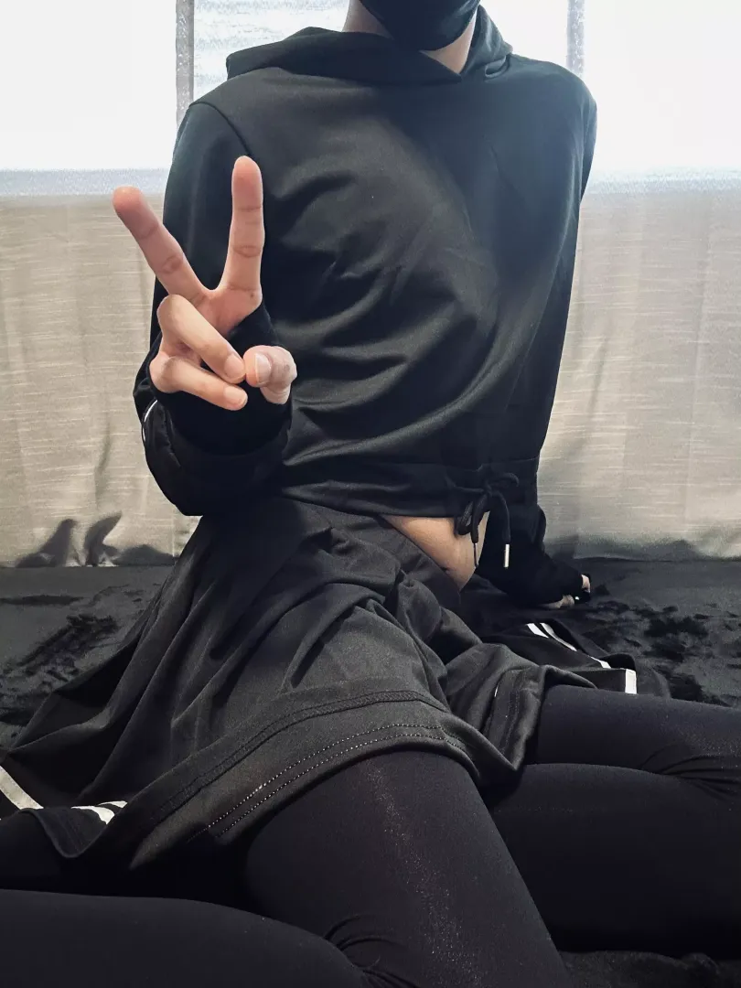 First time wearing tights! How do I look? 🖤