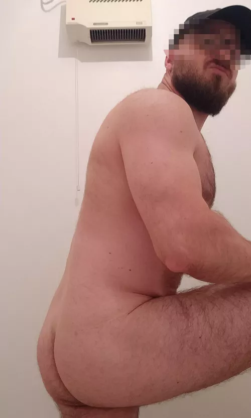 Flash some ass