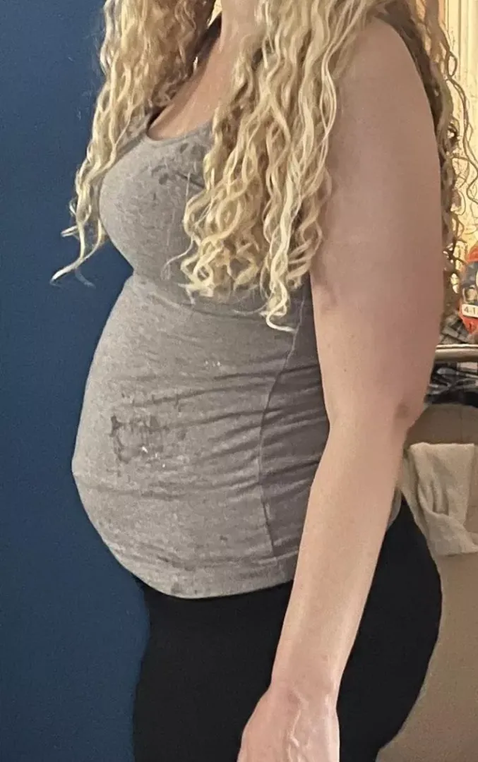 🩷 Flashback Friday. Are you into preg teacher bodies?? 🩷