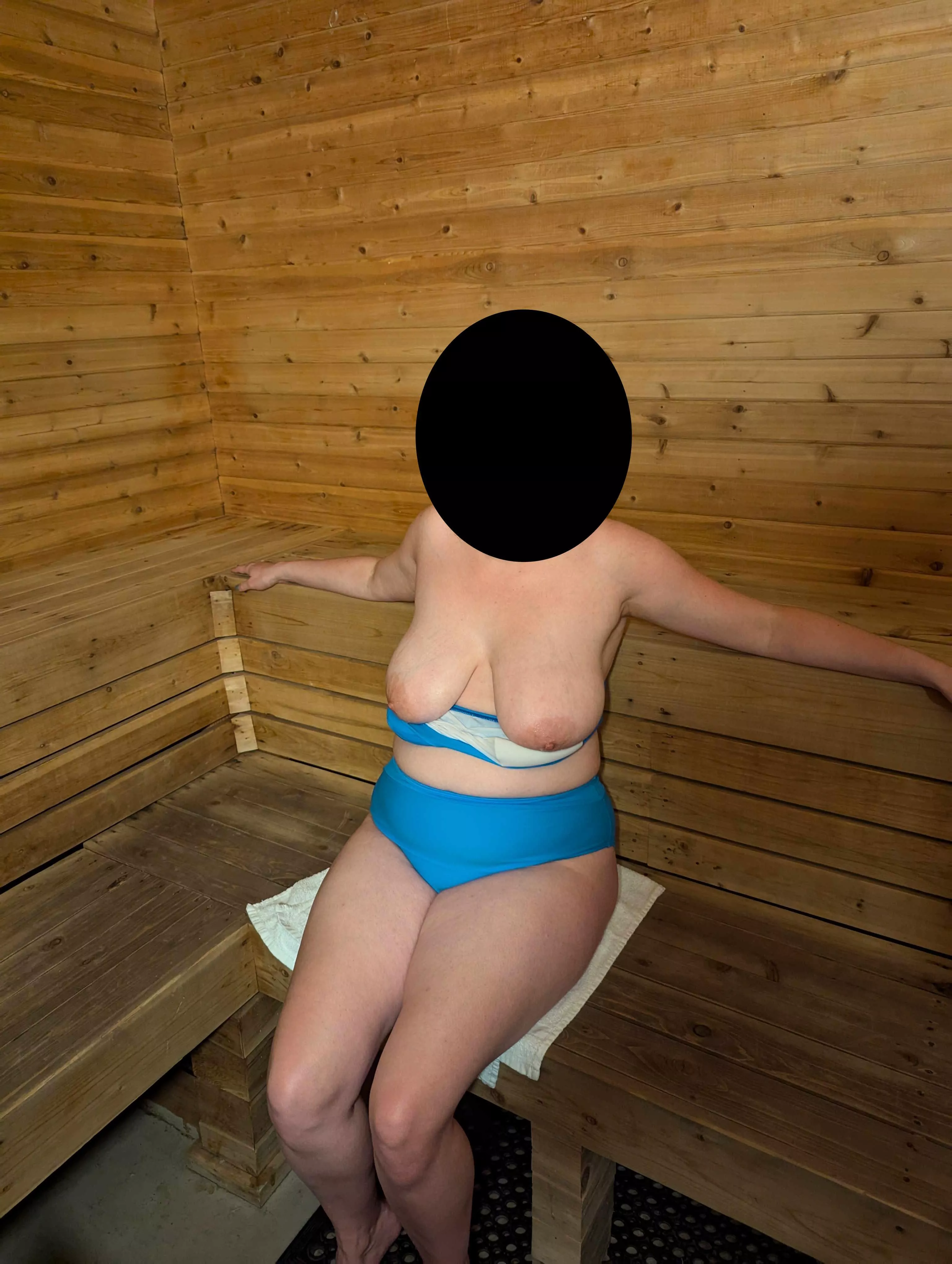 Flashing the other sauna goers