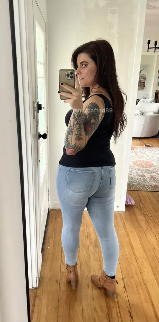 Flat butts are cute too 🥹